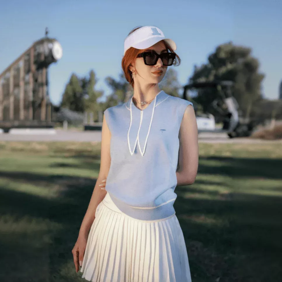 FalcosiaWomen’s Knotted Top – Light Blue