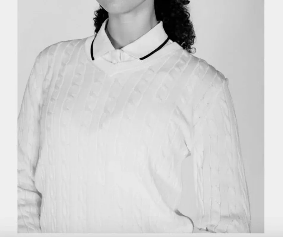 Rohnisch V-Neck Cable Sweater – White